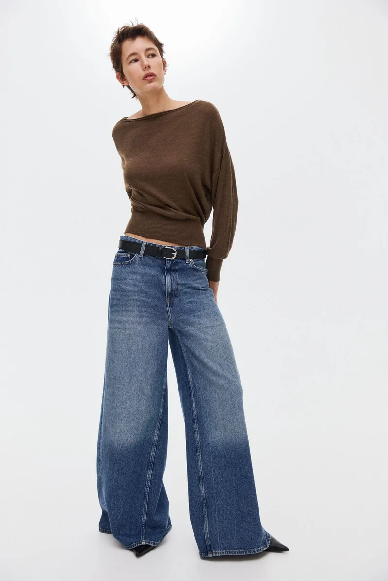 اتش اند ام بلوزة بكتف واحد محبوك بتصميم ناعم